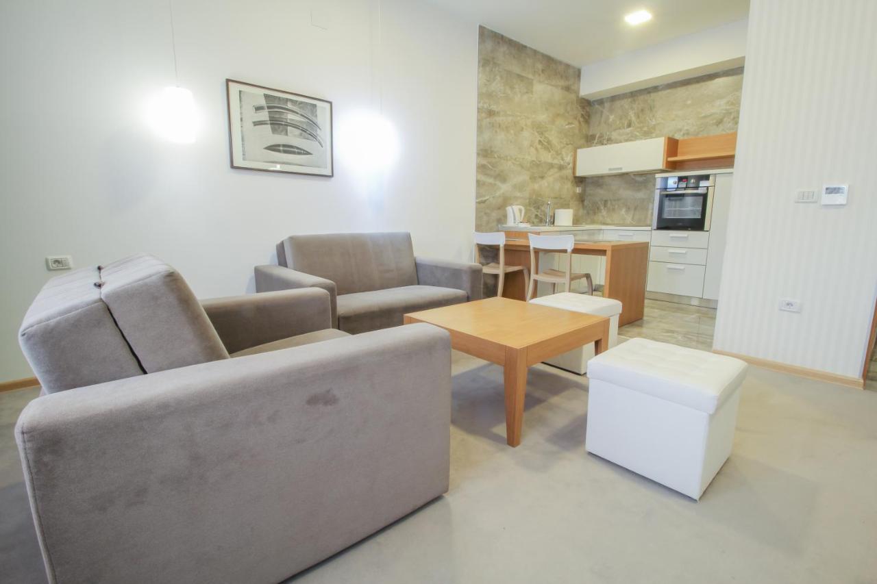 Gardenia Hotel & Spa Veles Exterior foto A living room with a kitchen