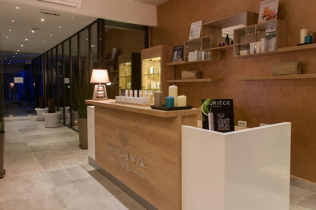 Gardenia Hotel & Spa Veles Exterior foto Reception desk at a spa
