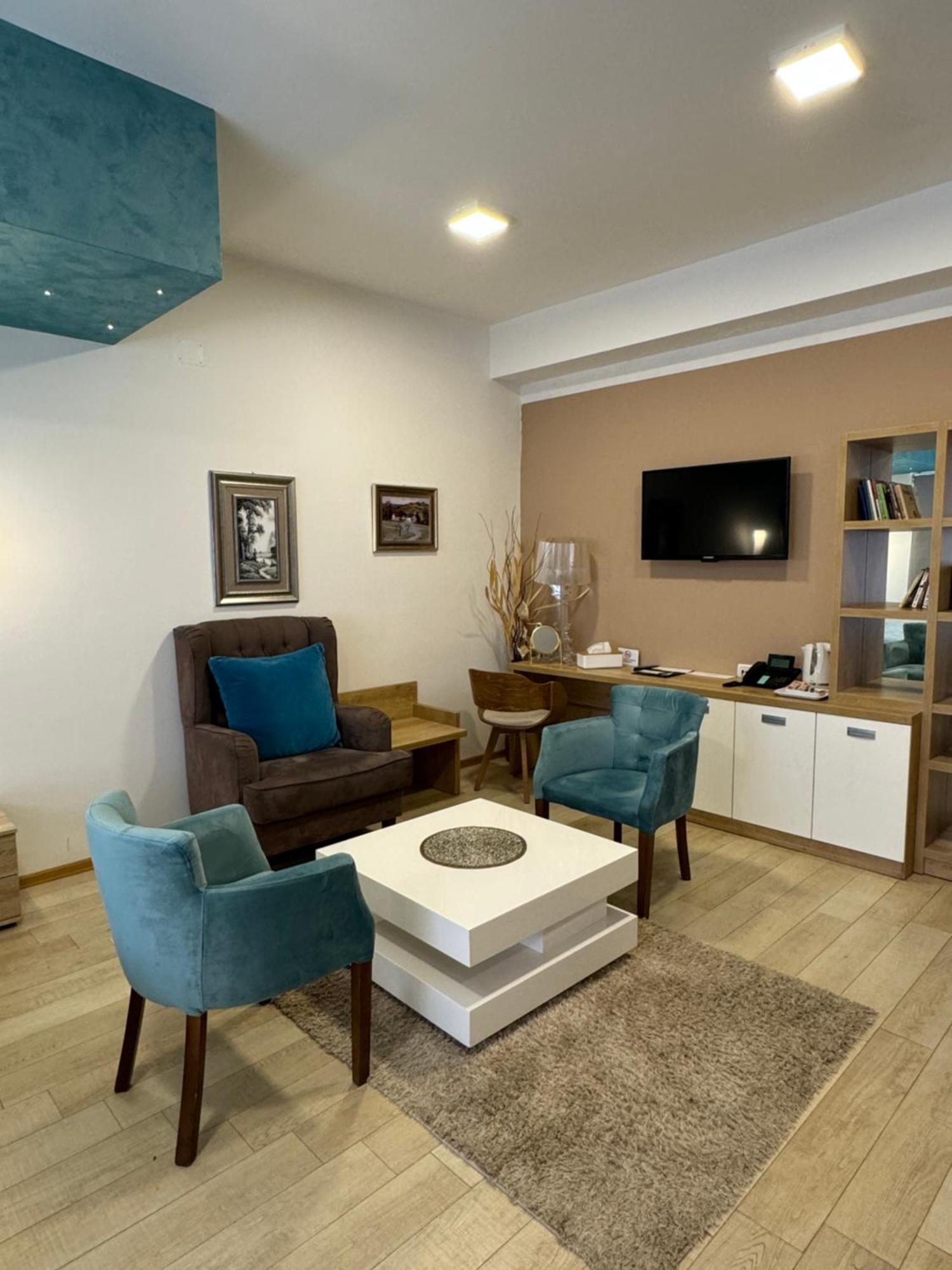 Gardenia Hotel & Spa Veles Exterior foto The interior of the office of the President of the University of Novi Sad