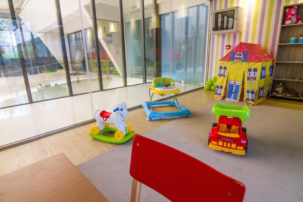 Gardenia Hotel & Spa Veles Exterior foto Babycare Centre