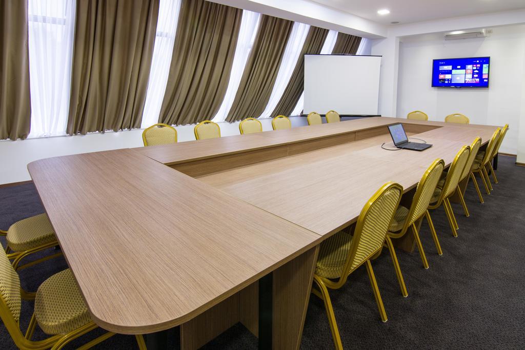 Gardenia Hotel & Spa Veles Exterior foto A meeting room at the University of Novi Sad