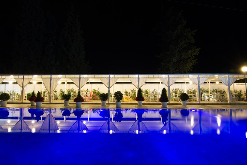 Gardenia Hotel & Spa Veles Exterior foto The pool at the hotel